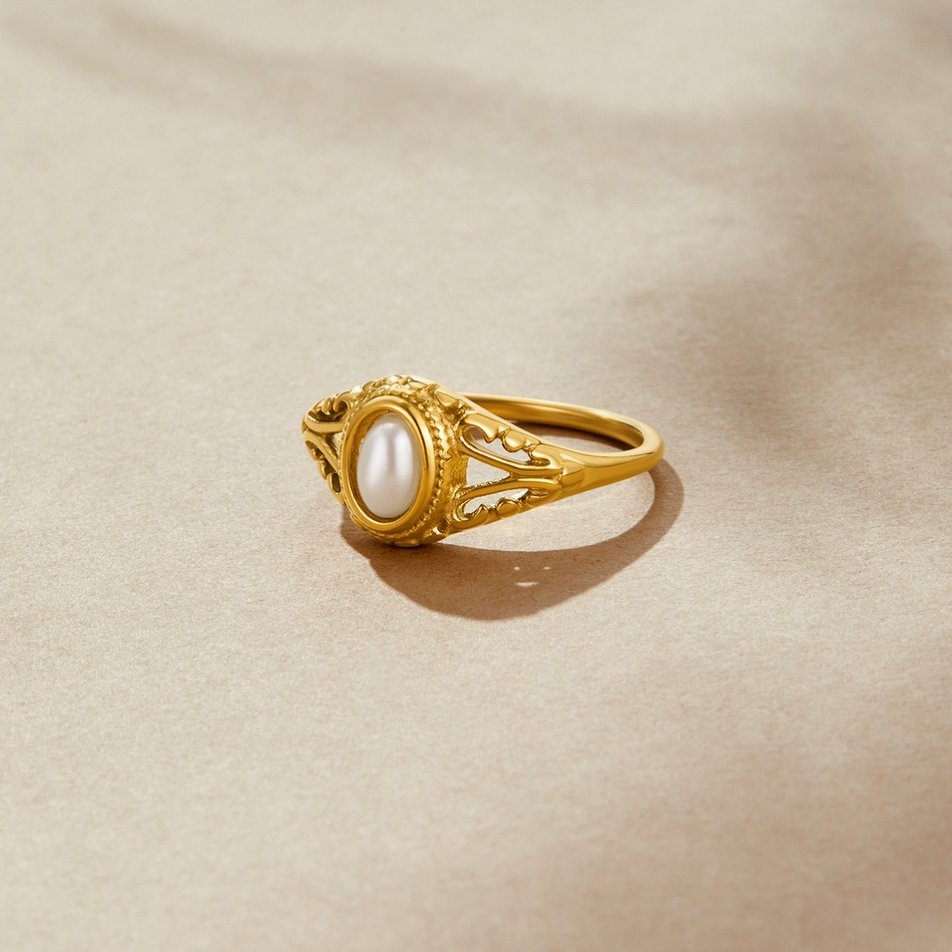 Royal - Bague en perles vintage