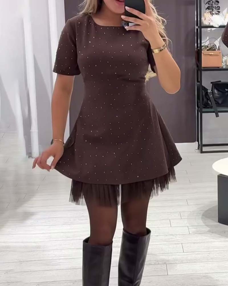 Camille™ – Mini-robe élégante au confort scintillant